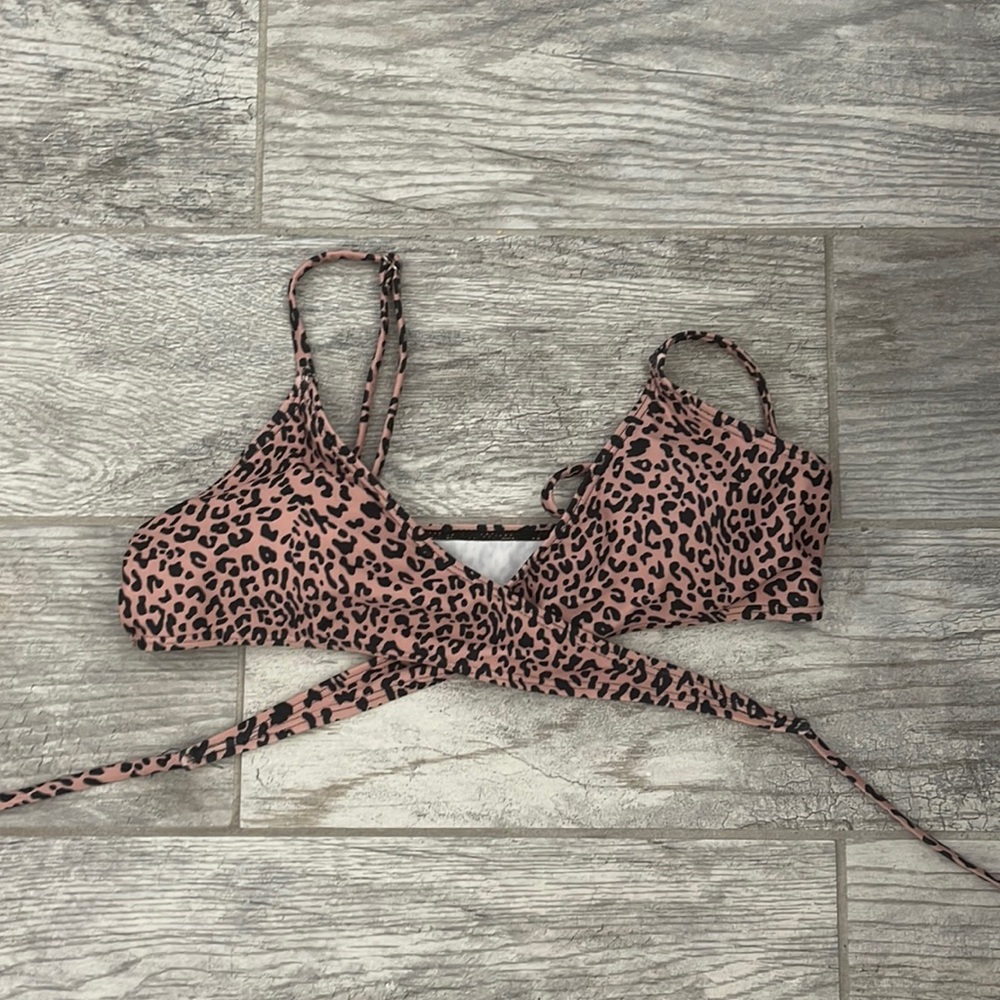 Womens Xs Chetah Print Bikini Top